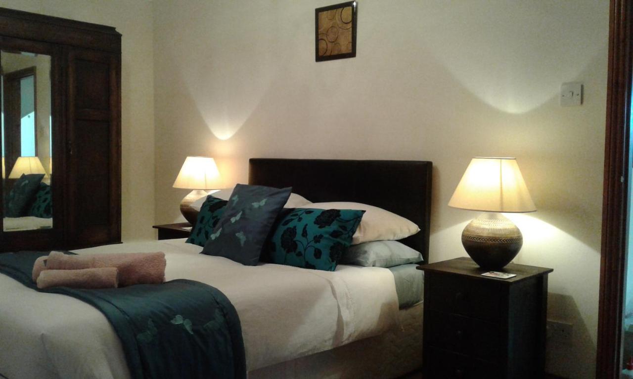 Woodpeckers Cottage B&B Pett ภายนอก รูปภาพ