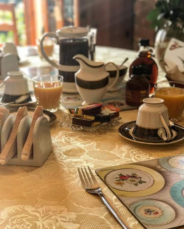 Woodpeckers Cottage B&B Pett ภายนอก รูปภาพ