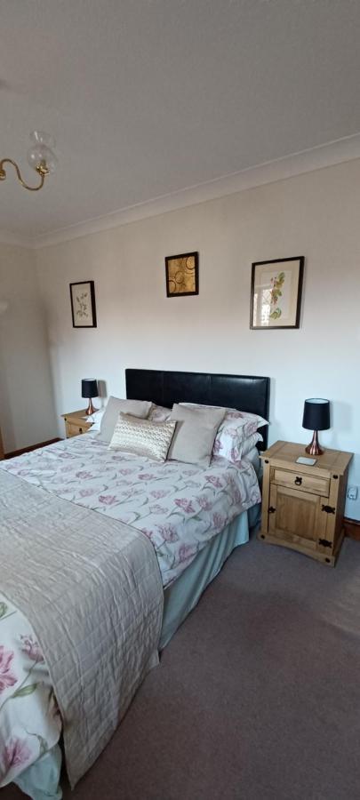 Woodpeckers Cottage B&B Pett ภายนอก รูปภาพ