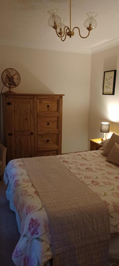 Woodpeckers Cottage B&B Pett ภายนอก รูปภาพ