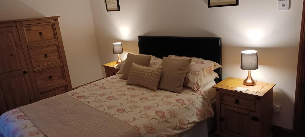Woodpeckers Cottage B&B Pett ภายนอก รูปภาพ
