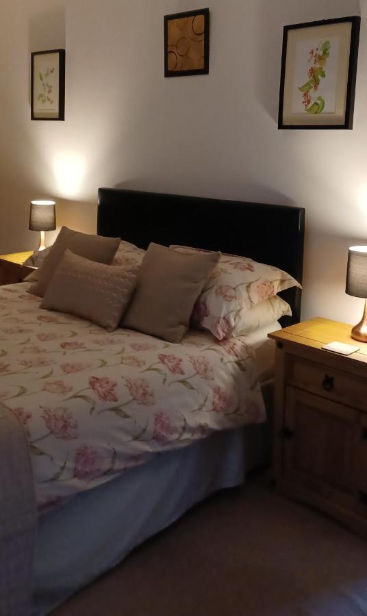 Woodpeckers Cottage B&B Pett ภายนอก รูปภาพ