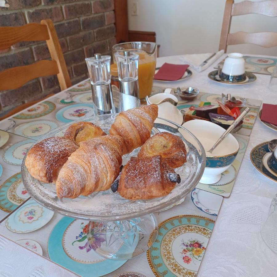 Woodpeckers Cottage B&B Pett ภายนอก รูปภาพ