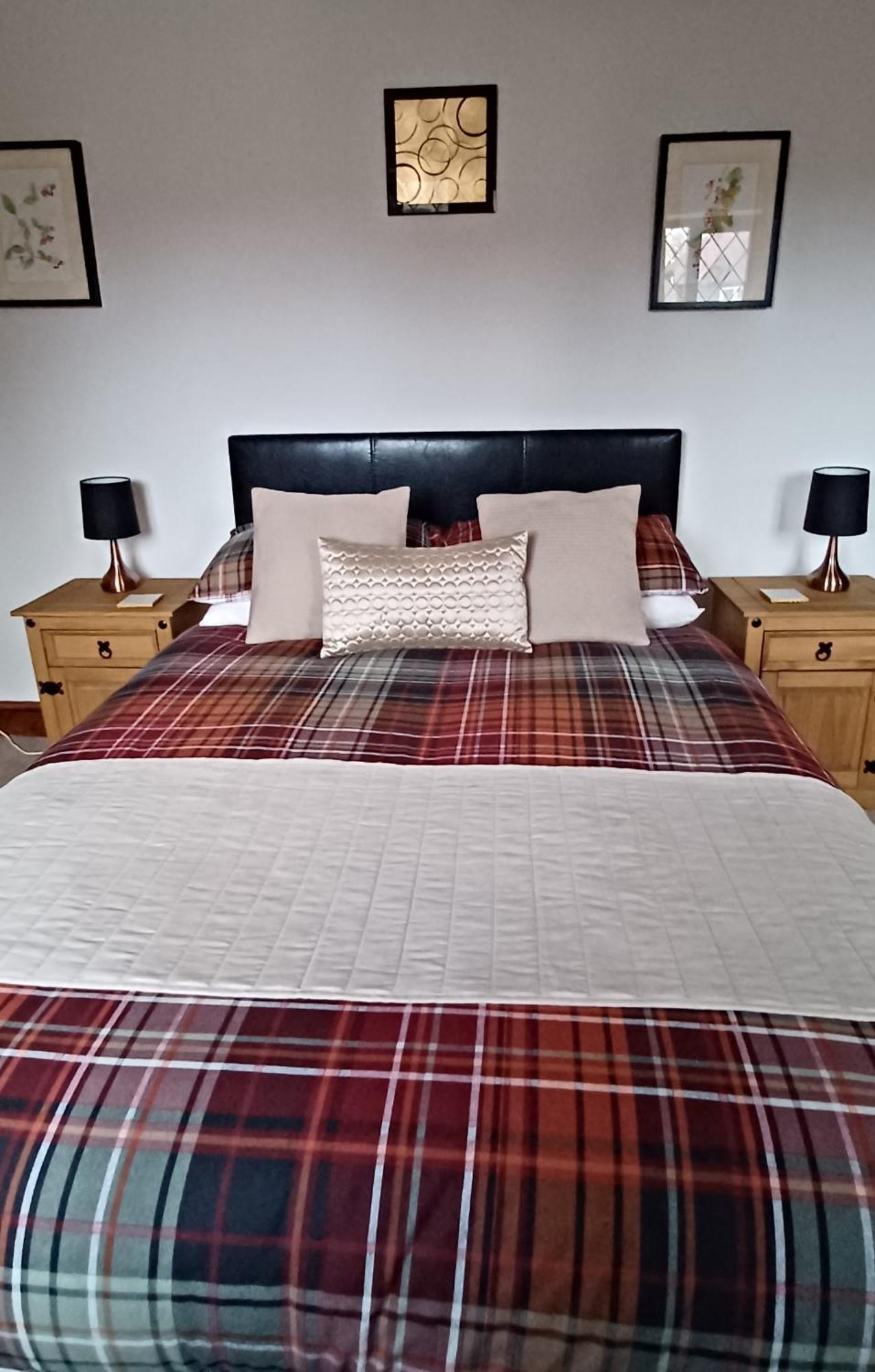 Woodpeckers Cottage B&B Pett ภายนอก รูปภาพ